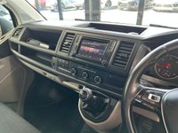 USED 2019 69 VOLKSWAGEN TRANSPORTER 2.0 TDI T28 Highline KOMBI CREW VAN 5 SEATER  5dr Diesel Manual FWD SWB Euro 6 (s/s) (102 ps) 