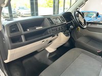 USED 2019 69 VOLKSWAGEN TRANSPORTER 2.0 TDI T28 Highline KOMBI CREW VAN 5 SEATER  5dr Diesel Manual FWD SWB Euro 6 (s/s) (102 ps) 
