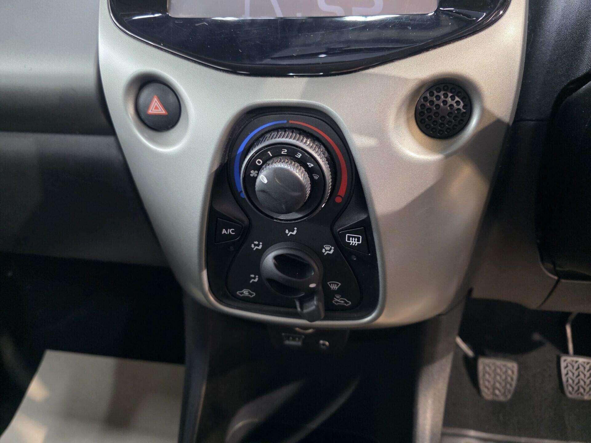 2017 Citroen C1 thumbnail 17
