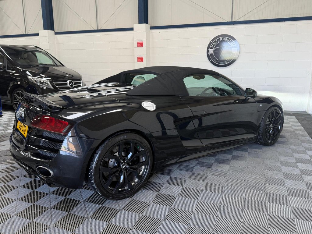 USED 2011 11 AUDI R8 5.2 FSI V10 Spyder R Tronic quattro Euro 4 2dr GREAT COLOUR COMBO