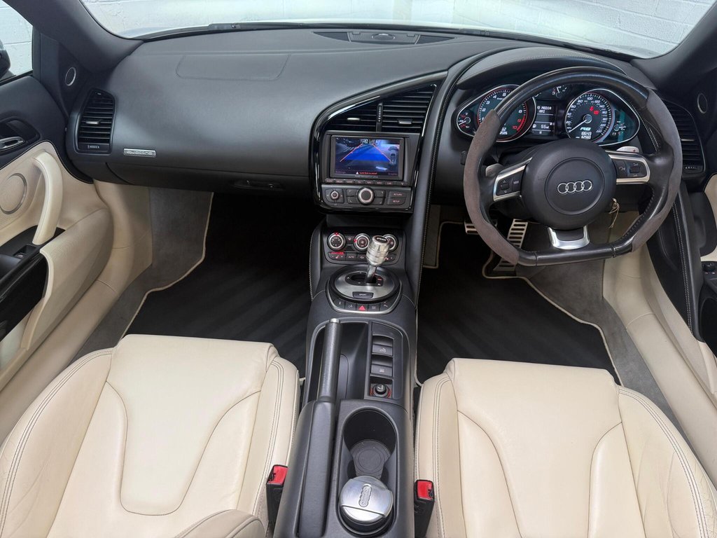 USED 2011 11 AUDI R8 5.2 FSI V10 Spyder R Tronic quattro Euro 4 2dr GREAT COLOUR COMBO