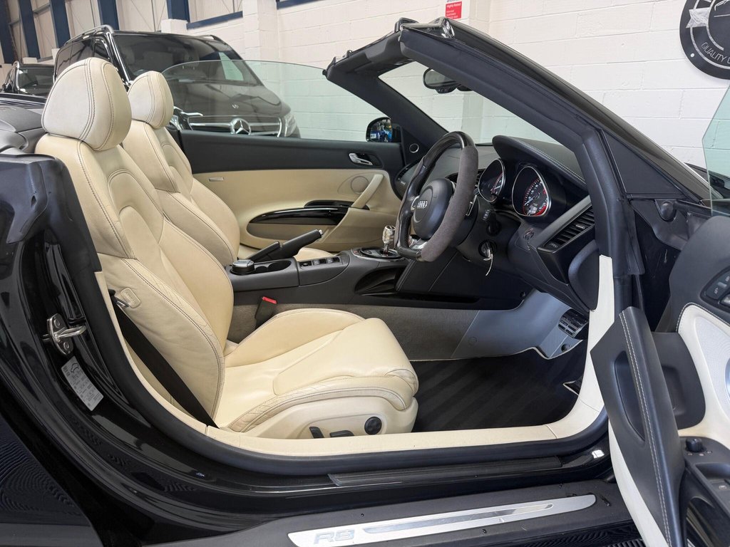 USED 2011 11 AUDI R8 5.2 FSI V10 Spyder R Tronic quattro Euro 4 2dr GREAT COLOUR COMBO