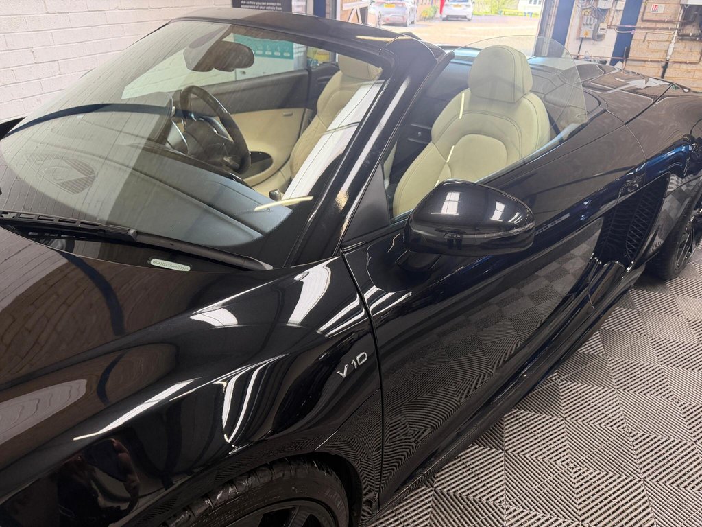 USED 2011 11 AUDI R8 5.2 FSI V10 Spyder R Tronic quattro Euro 4 2dr GREAT COLOUR COMBO