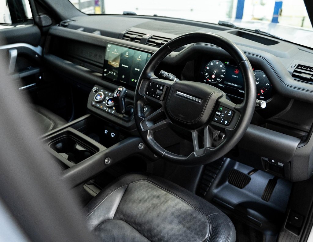 USED 2024 24 LAND ROVER DEFENDER 110 3.0 D300 MHEV X-Dynamic HSE Auto 4WD Euro 6 (s/s) 5dr GREAT CONDITION AND SPEC