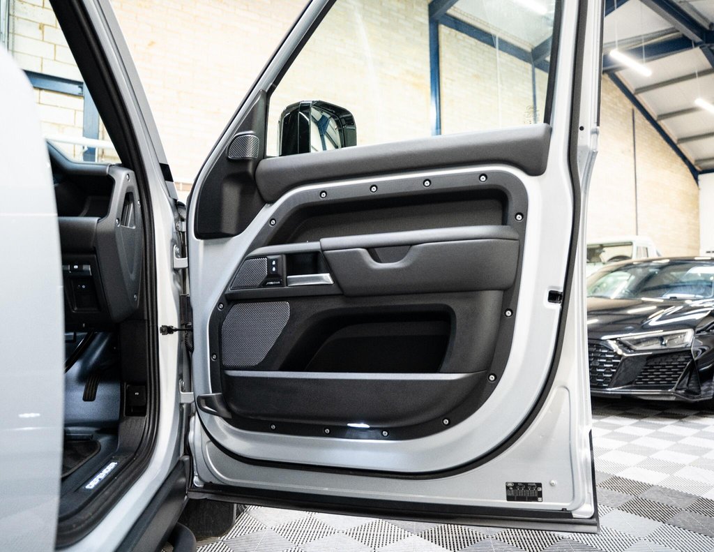 USED 2024 24 LAND ROVER DEFENDER 110 3.0 D300 MHEV X-Dynamic HSE Auto 4WD Euro 6 (s/s) 5dr GREAT CONDITION AND SPEC