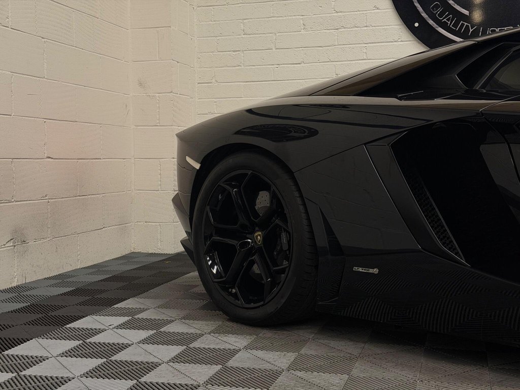 USED 2011 61 LAMBORGHINI AVENTADOR 6.5 V12 LP 700-4 ISR 4WD Euro 5 2dr FULL SERVICE HISTORY|LIFT