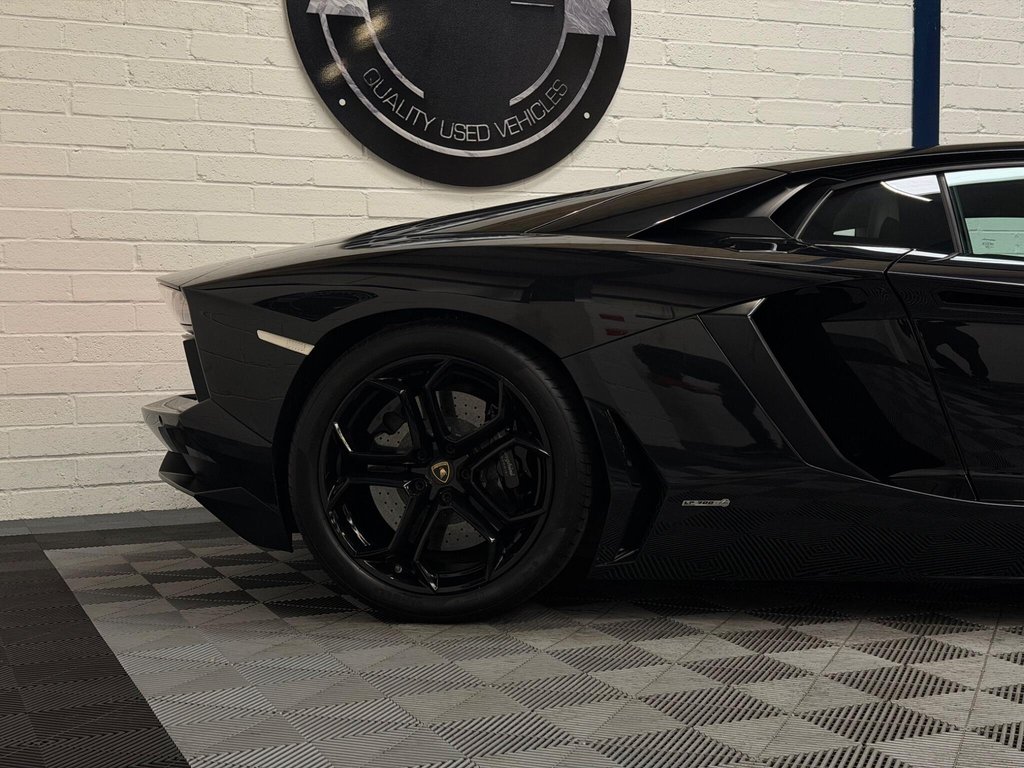 USED 2011 61 LAMBORGHINI AVENTADOR 6.5 V12 LP 700-4 ISR 4WD Euro 5 2dr FULL SERVICE HISTORY|LIFT