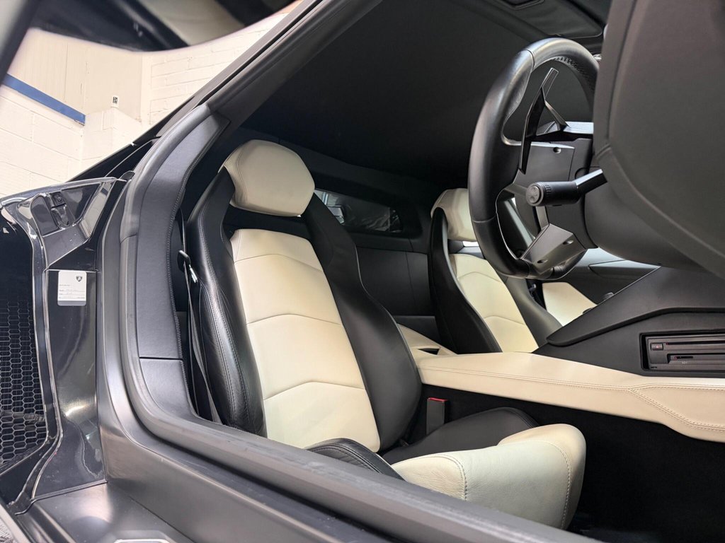 USED 2011 61 LAMBORGHINI AVENTADOR 6.5 V12 LP 700-4 ISR 4WD Euro 5 2dr FULL SERVICE HISTORY|LIFT