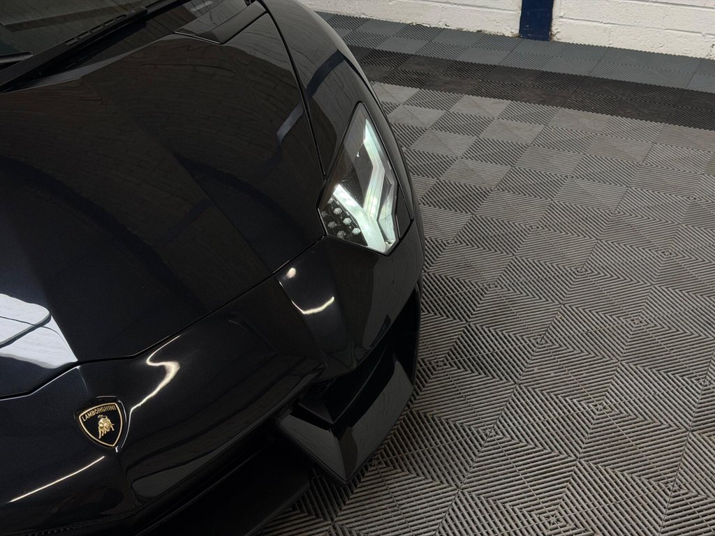 USED 2011 61 LAMBORGHINI AVENTADOR 6.5 V12 LP 700-4 ISR 4WD Euro 5 2dr FULL SERVICE HISTORY|LIFT