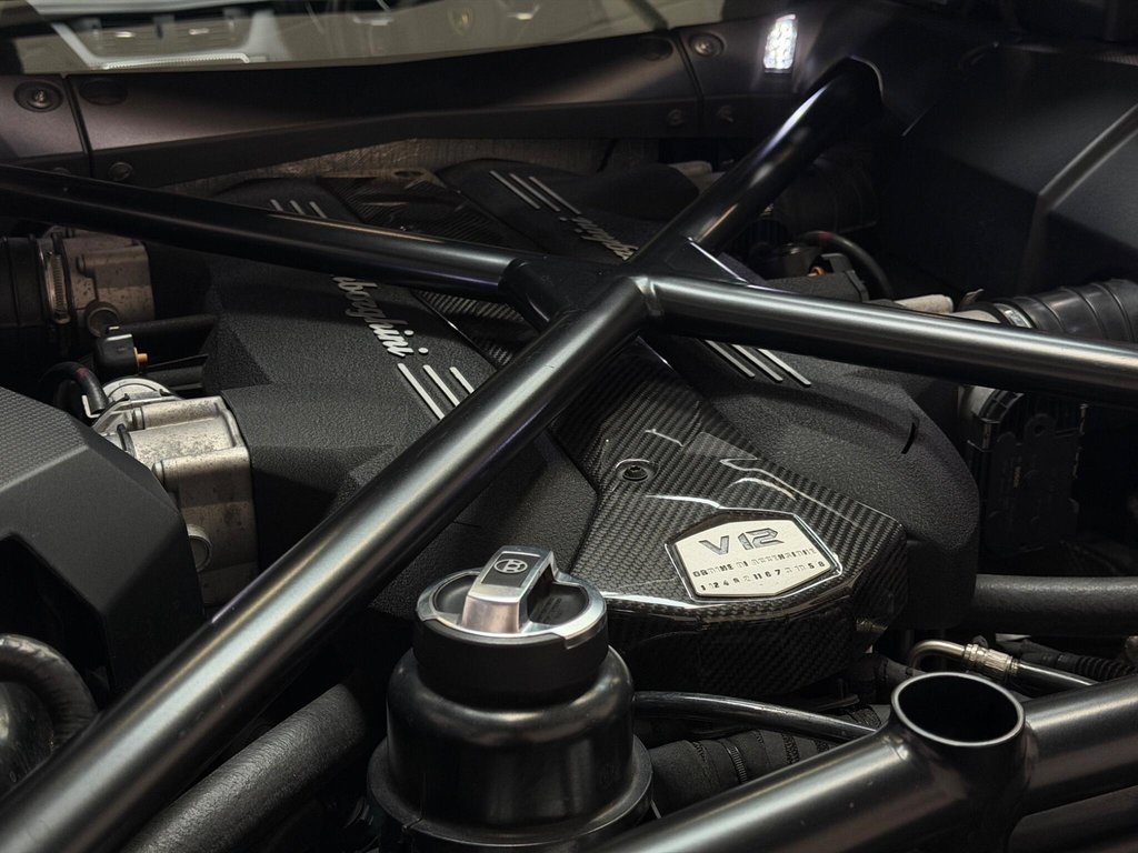 USED 2011 61 LAMBORGHINI AVENTADOR 6.5 V12 LP 700-4 ISR 4WD Euro 5 2dr FULL SERVICE HISTORY|LIFT