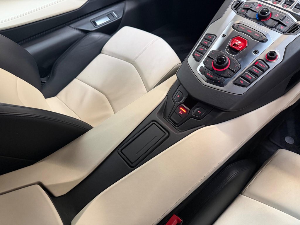 USED 2011 61 LAMBORGHINI AVENTADOR 6.5 V12 LP 700-4 ISR 4WD Euro 5 2dr FULL SERVICE HISTORY|LIFT