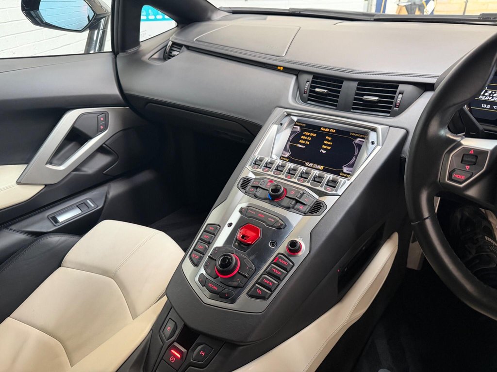 USED 2011 61 LAMBORGHINI AVENTADOR 6.5 V12 LP 700-4 ISR 4WD Euro 5 2dr FULL SERVICE HISTORY|LIFT