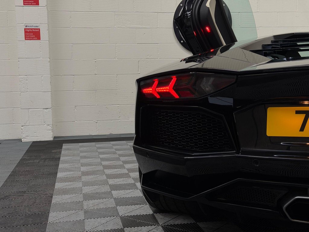 USED 2011 61 LAMBORGHINI AVENTADOR 6.5 V12 LP 700-4 ISR 4WD Euro 5 2dr FULL SERVICE HISTORY|LIFT