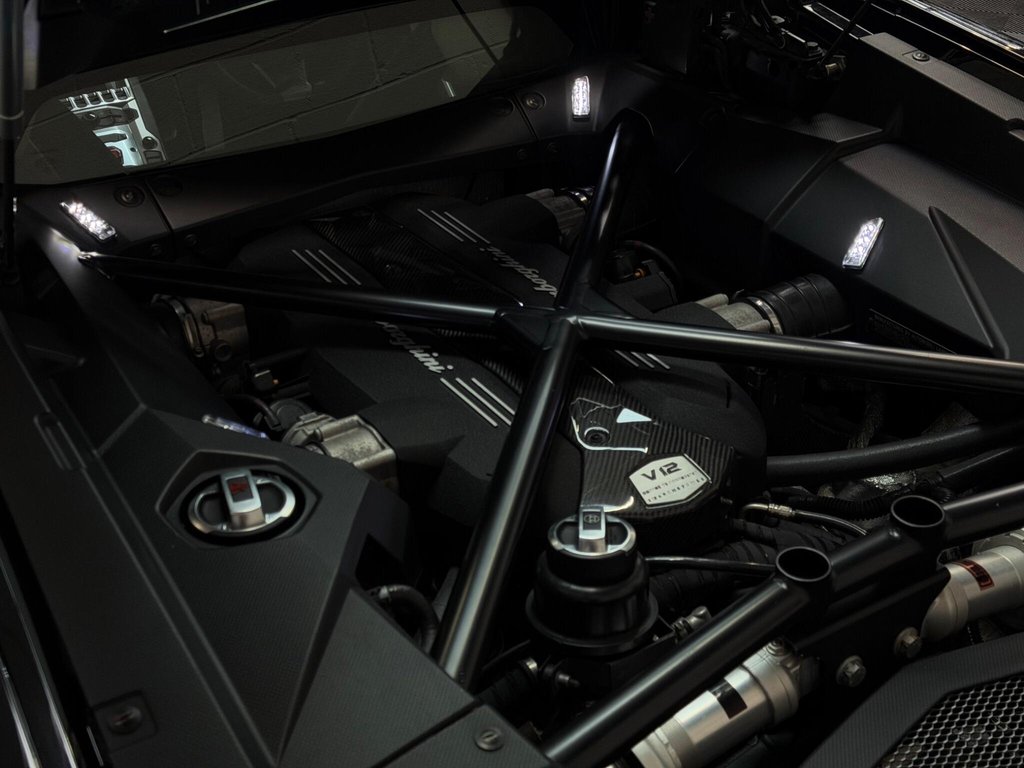USED 2011 61 LAMBORGHINI AVENTADOR 6.5 V12 LP 700-4 ISR 4WD Euro 5 2dr FULL SERVICE HISTORY|LIFT
