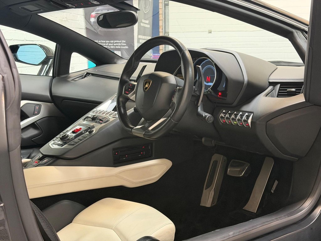 USED 2011 61 LAMBORGHINI AVENTADOR 6.5 V12 LP 700-4 ISR 4WD Euro 5 2dr FULL SERVICE HISTORY|LIFT