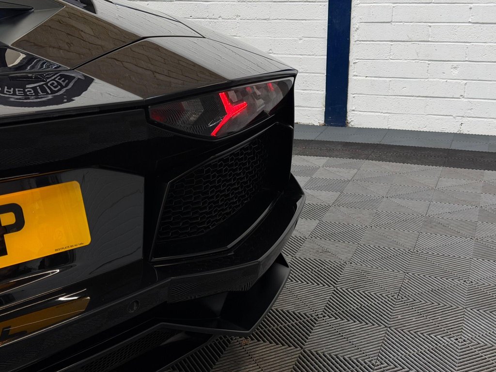 USED 2011 61 LAMBORGHINI AVENTADOR 6.5 V12 LP 700-4 ISR 4WD Euro 5 2dr FULL SERVICE HISTORY|LIFT