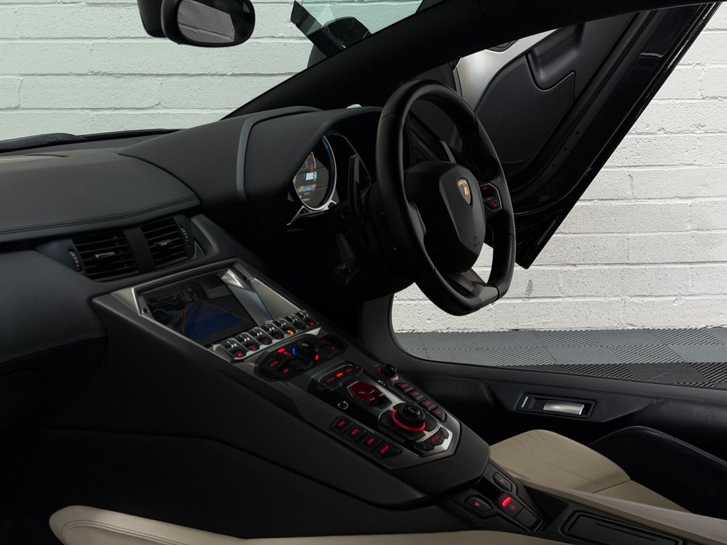 USED 2011 61 LAMBORGHINI AVENTADOR 6.5 V12 LP 700-4 ISR 4WD Euro 5 2dr FULL SERVICE HISTORY|LIFT