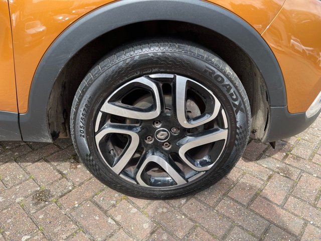 View our RENAULT CAPTUR