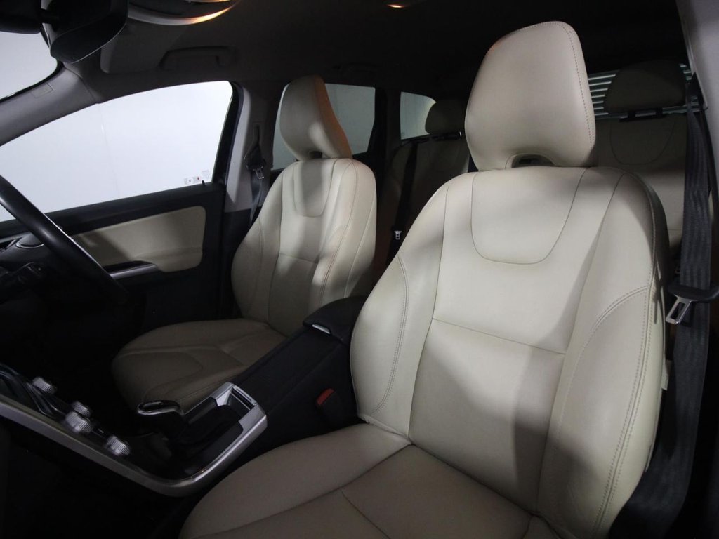 USED 2015 65 VOLVO XC60 2.4 D5 SE Lux Nav SUV 5dr Diesel Auto AWD Euro 6 (s/s) (220 ps) 