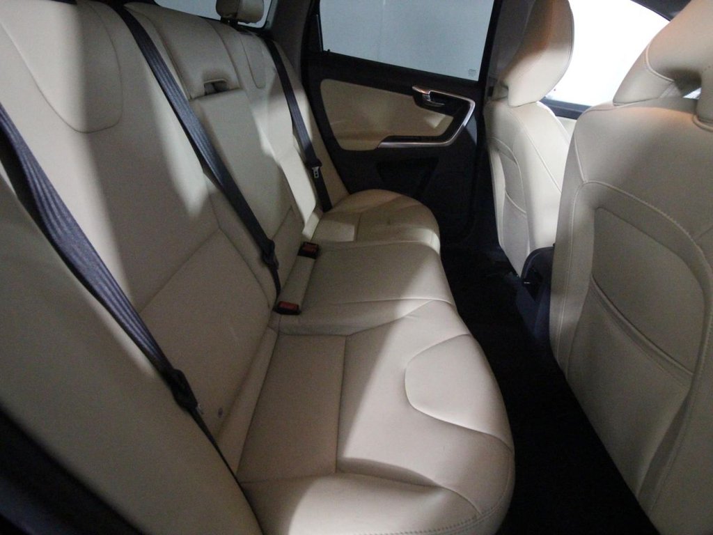 USED 2015 65 VOLVO XC60 2.4 D5 SE Lux Nav SUV 5dr Diesel Auto AWD Euro 6 (s/s) (220 ps) 