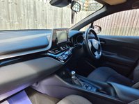 USED 2023 TOYOTA C-HR 1.8 VVT-h GPF Icon SUV 5dr Petrol Hybrid CVT Euro 6 (s/s) (122 ps) ** WE OFFER FINANCE ON THIS CAR **