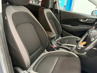 USED 2020 69 HYUNDAI KONA 1.0 T-GDi Premium SUV 5dr Petrol Manual Euro 6 (s/s) (120 ps) Lovely Car with SATNAV, CARPLAY, Parking Camera & Guides, 18" Alloys, Privacy Glass, 48000 Miles Great Service History