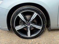USED 2017 67 VOLVO V60 2.0 T4 R-Design Lux Nav Estate 5dr Petrol Manual Euro 6 (s/s) (190 ps) 