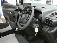 USED 2025 25 CITROEN E-BERLINGO 52kWh PLUS XL MPV 5dr Electric Auto (7.4kW Charger) (136 ps) 7 SEATS CARPLAY CRUISE CONTROL PARKING SENSORS 3 x ISOFIX POINTS ON 2ND ROW 1 OWNER WARRANTY