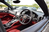 USED 2017 17 PORSCHE CAYENNE 4.2 TD V8 S SUV 5dr Diesel TiptronicS 4WD Euro 6 (s/s) (385 ps) 1 OWNER / PAN ROOF / AIR SUSP
