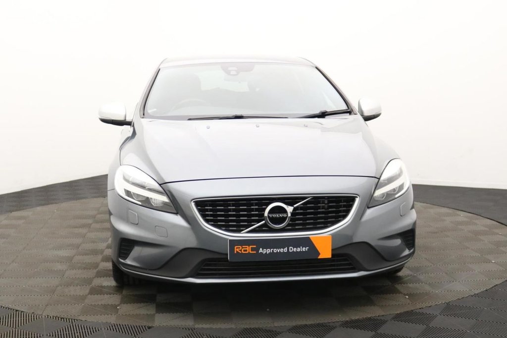USED 2017 17 VOLVO V40 2.0 D4 R-Design Pro Hatchback 5dr Diesel Manual Euro 6 (s/s) (190 ps) Sat Nav, Heated Screen, Cruise