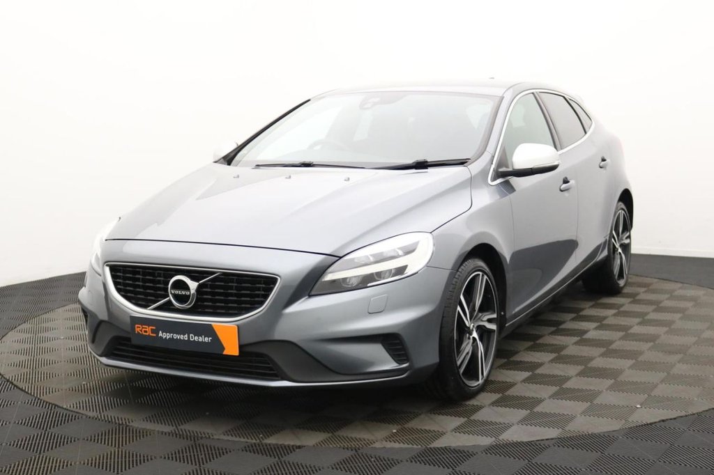 USED 2017 17 VOLVO V40 2.0 D4 R-Design Pro Hatchback 5dr Diesel Manual Euro 6 (s/s) (190 ps) Sat Nav, Heated Screen, Cruise