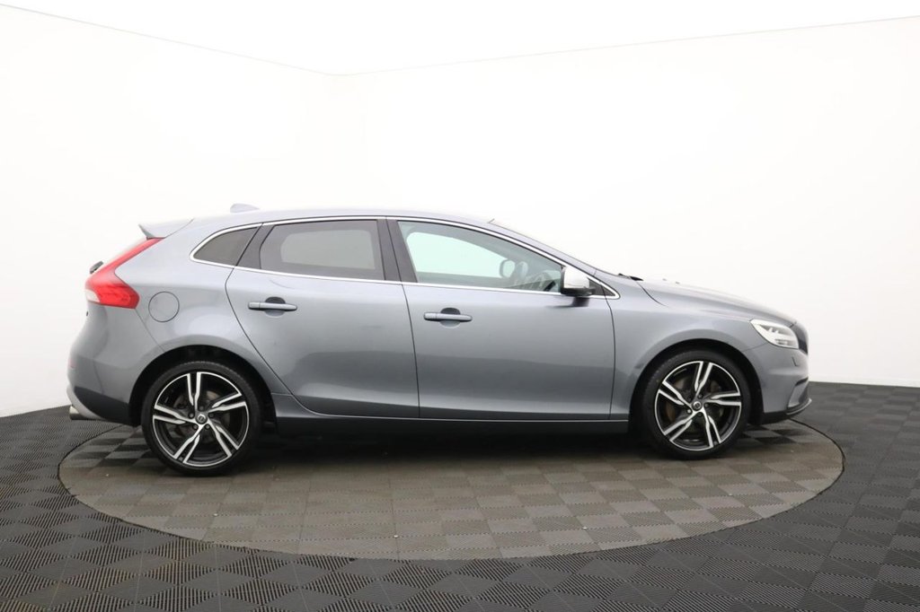 USED 2017 17 VOLVO V40 2.0 D4 R-Design Pro Hatchback 5dr Diesel Manual Euro 6 (s/s) (190 ps) Sat Nav, Heated Screen, Cruise