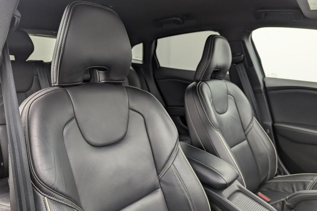USED 2017 17 VOLVO V40 2.0 D4 R-Design Pro Hatchback 5dr Diesel Manual Euro 6 (s/s) (190 ps) Sat Nav, Heated Screen, Cruise