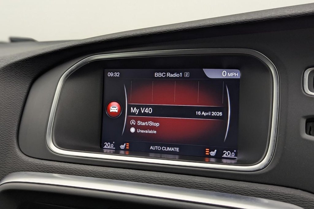 USED 2017 17 VOLVO V40 2.0 D4 R-Design Pro Hatchback 5dr Diesel Manual Euro 6 (s/s) (190 ps) Sat Nav, Heated Screen, Cruise