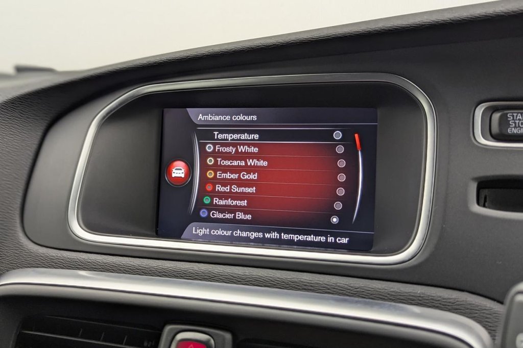 USED 2017 17 VOLVO V40 2.0 D4 R-Design Pro Hatchback 5dr Diesel Manual Euro 6 (s/s) (190 ps) Sat Nav, Heated Screen, Cruise