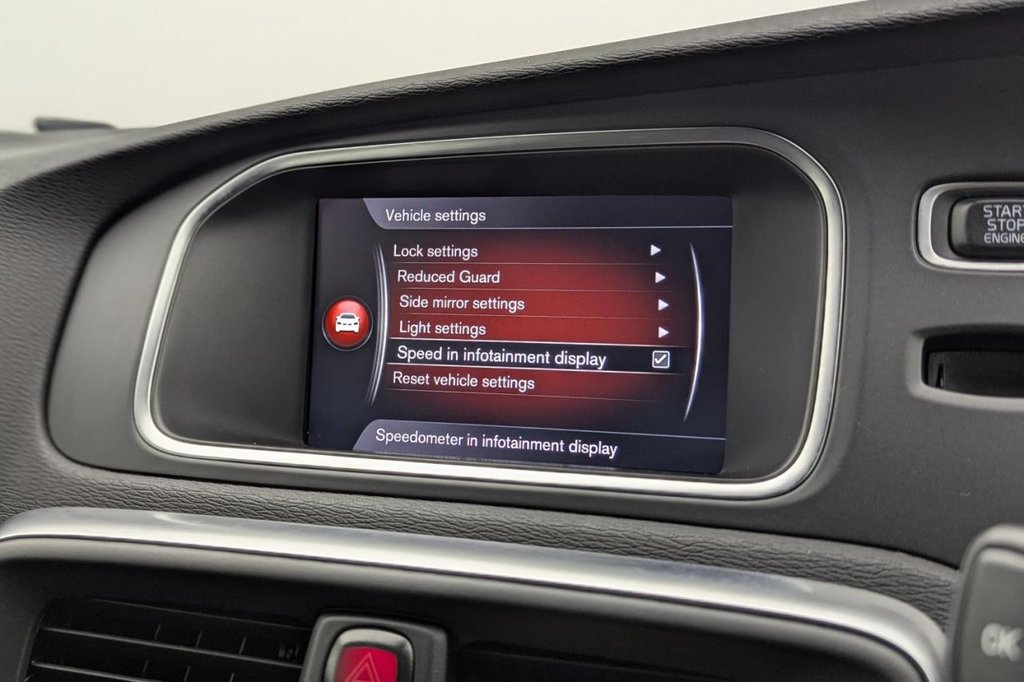USED 2017 17 VOLVO V40 2.0 D4 R-Design Pro Hatchback 5dr Diesel Manual Euro 6 (s/s) (190 ps) Sat Nav, Heated Screen, Cruise