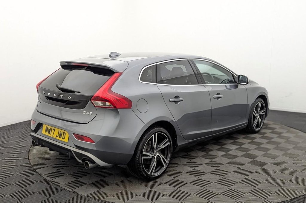 USED 2017 17 VOLVO V40 2.0 D4 R-Design Pro Hatchback 5dr Diesel Manual Euro 6 (s/s) (190 ps) Sat Nav, Heated Screen, Cruise