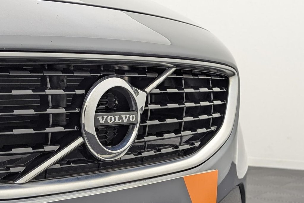 USED 2017 17 VOLVO V40 2.0 D4 R-Design Pro Hatchback 5dr Diesel Manual Euro 6 (s/s) (190 ps) Sat Nav, Heated Screen, Cruise