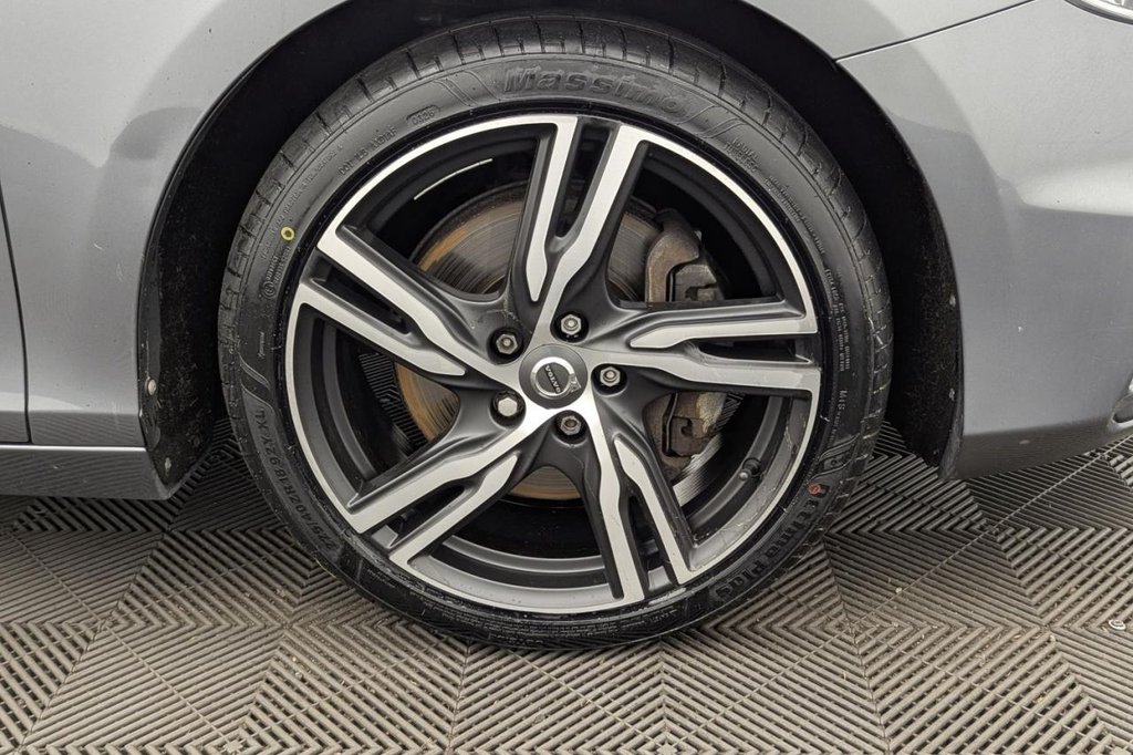 USED 2017 17 VOLVO V40 2.0 D4 R-Design Pro Hatchback 5dr Diesel Manual Euro 6 (s/s) (190 ps) Sat Nav, Heated Screen, Cruise