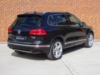 USED 2016 66 VOLKSWAGEN TOUAREG 3.0 TDI V6 BlueMotion Tech R-Line Plus Tiptronic 4WD Euro 6 (s/s) 5dr 21in ALLOYS, PAN ROOF, REV CAM