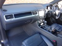 USED 2016 66 VOLKSWAGEN TOUAREG 3.0 TDI V6 BlueMotion Tech R-Line Plus Tiptronic 4WD Euro 6 (s/s) 5dr 21in ALLOYS, PAN ROOF, REV CAM