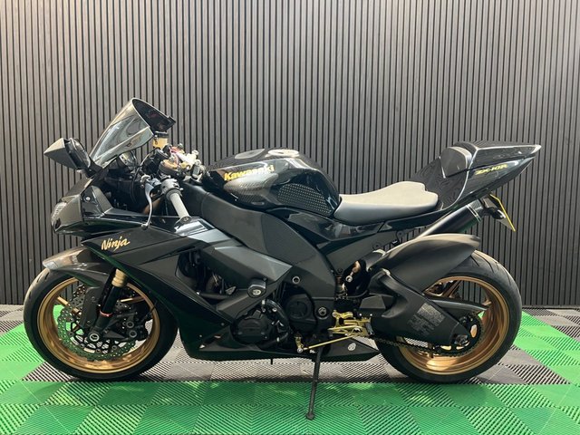 View our KAWASAKI NINJA ZX-10R
