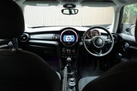 USED 2020 70 MINI HATCH 1.5 Cooper Classic Hatchback 3dr Petrol Manual Euro 6 (s/s) (136 ps) AMBIENT LIGHTING BLACK ROOF/MIRRORS
