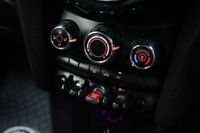 USED 2020 70 MINI HATCH 1.5 Cooper Classic Hatchback 3dr Petrol Manual Euro 6 (s/s) (136 ps) AMBIENT LIGHTING BLACK ROOF/MIRRORS