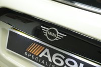USED 2020 70 MINI HATCH 1.5 Cooper Classic Hatchback 3dr Petrol Manual Euro 6 (s/s) (136 ps) AMBIENT LIGHTING BLACK ROOF/MIRRORS