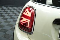 USED 2020 70 MINI HATCH 1.5 Cooper Classic Hatchback 3dr Petrol Manual Euro 6 (s/s) (136 ps) AMBIENT LIGHTING BLACK ROOF/MIRRORS