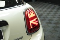 USED 2020 70 MINI HATCH 1.5 Cooper Classic Hatchback 3dr Petrol Manual Euro 6 (s/s) (136 ps) AMBIENT LIGHTING BLACK ROOF/MIRRORS