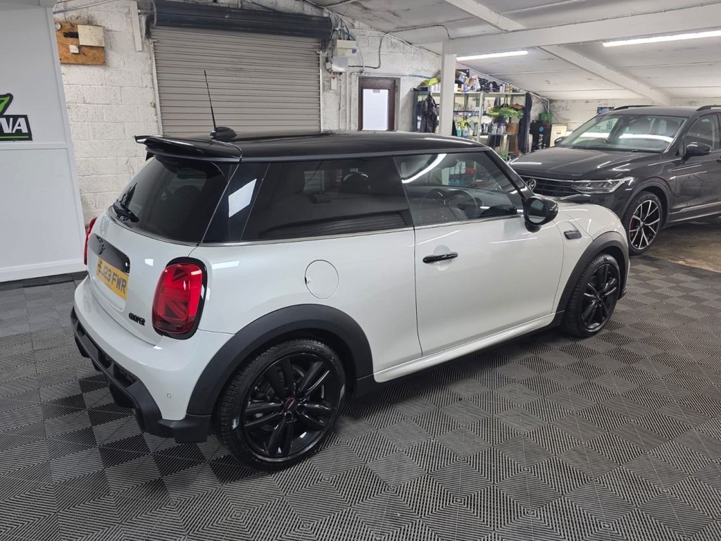 USED 2023 23 MINI HATCH 1.5 Cooper Sport Hatchback 3dr Petrol Steptronic Euro 6 (s/s) (136 ps) SatNav - Parking Sensors!