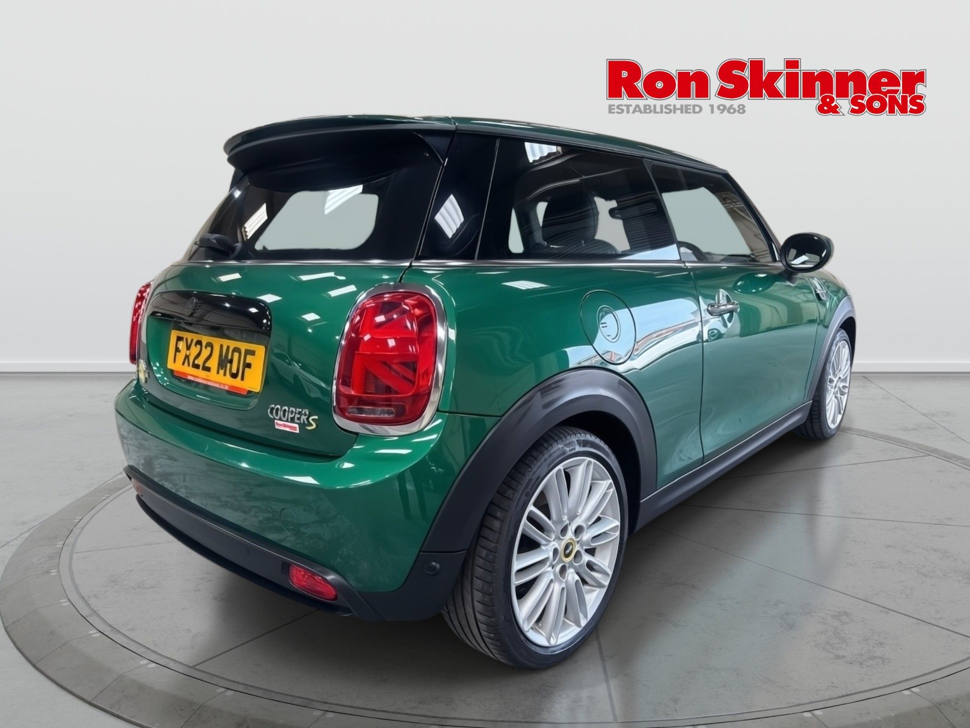 USED 2022 22 MINI Electric Hatch Cooper SE 32.6kWh Level 2 Hatchback 3dr Electric Auto (184 ps) 