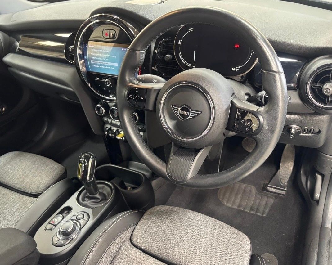 USED 2022 22 MINI Electric Hatch Cooper SE 32.6kWh Level 2 Hatchback 3dr Electric Auto (184 ps) 
